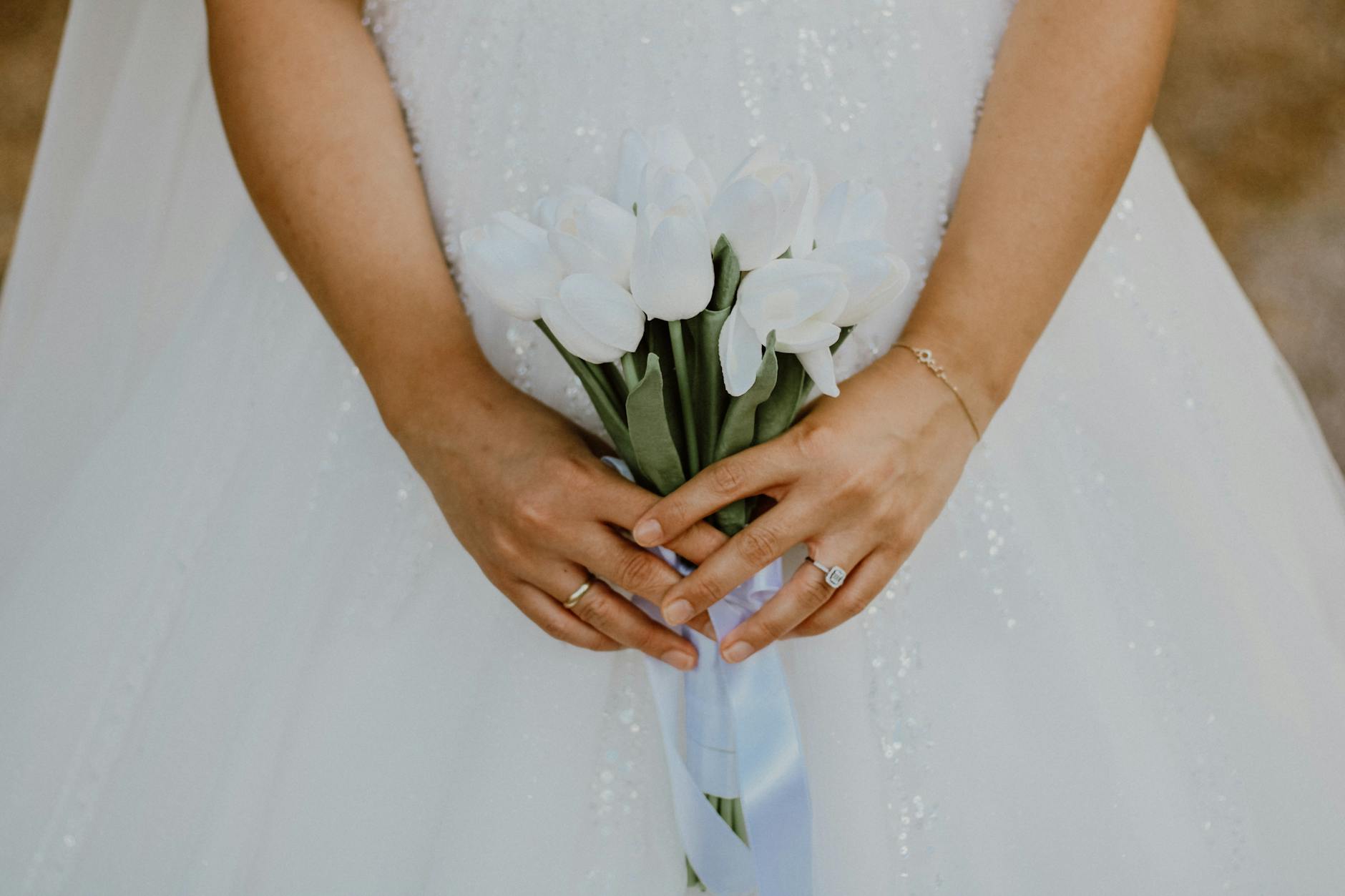 Tulpenbouquet und leuchtende Haut